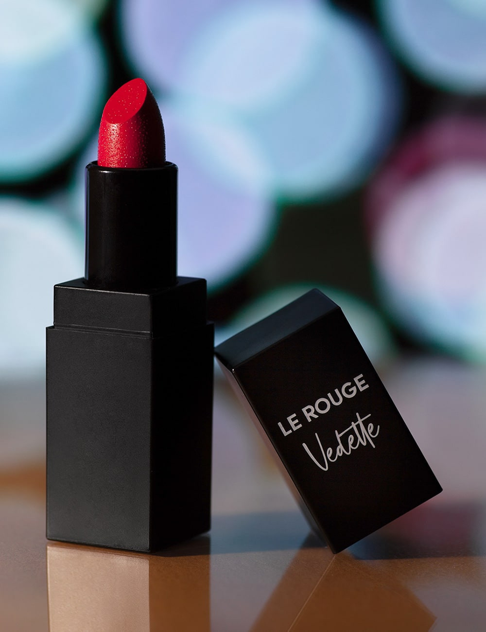 PACK LE ROUGE + KABUKI BRUSH: Labial rojo con brocha para maquillaje