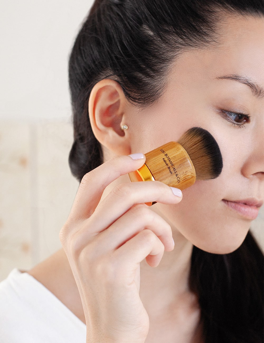 PACK LE ROUGE + KABUKI BRUSH: Labial rojo con brocha para maquillaje