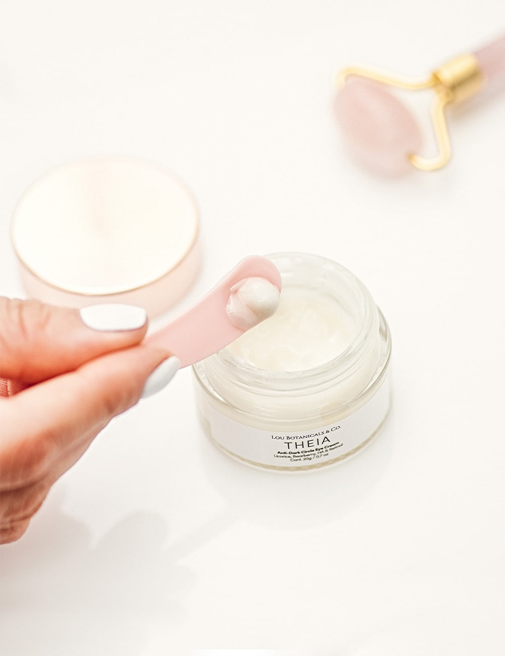 DESCONTINUADO THEIA: Contorno de Ojos con Ácido Hialurónico y Retinol (FV 12/22)